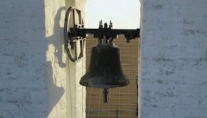 Mehr über den Artikel erfahren Beten und Glocken läuten